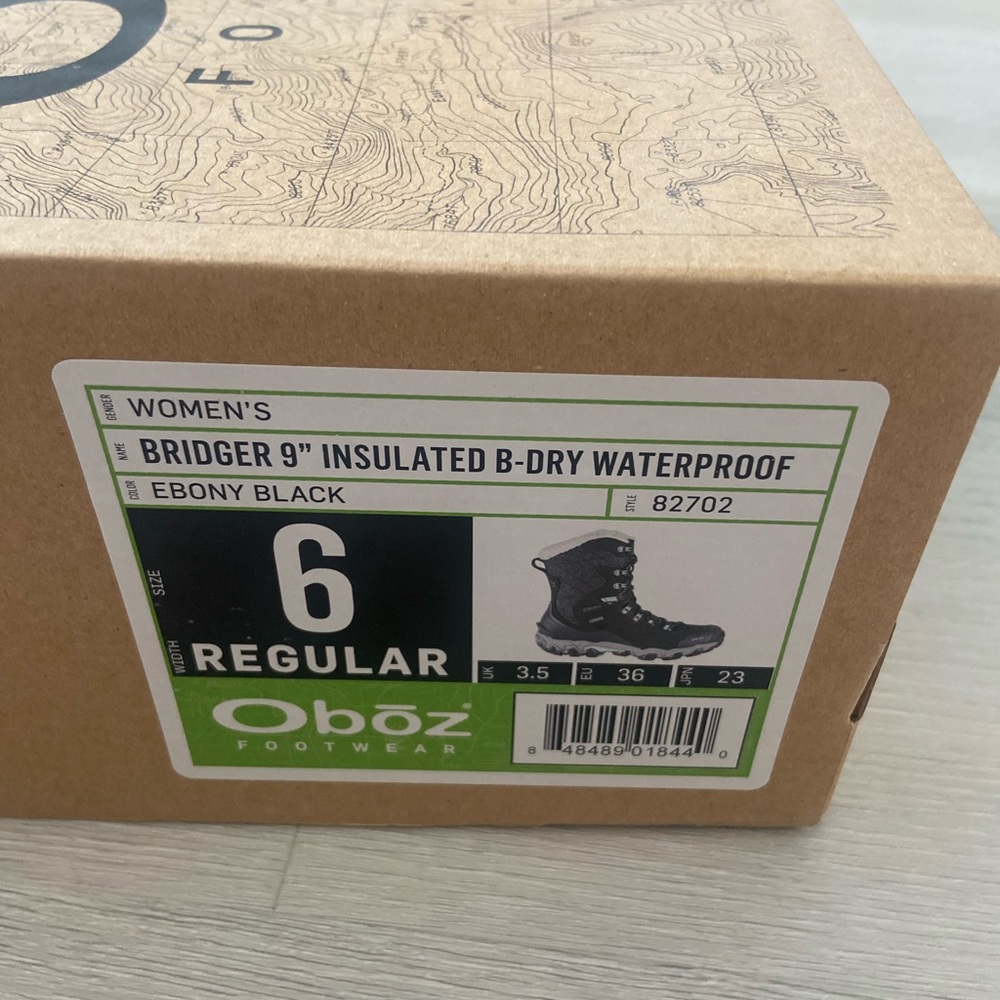 Oboz insulated waterproof snow hiking boots (brand new in box)